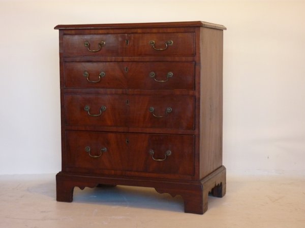 Georgian Bachelor's Chest