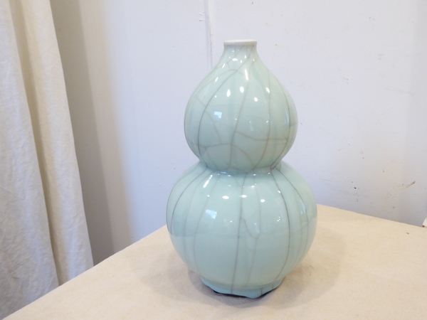 Chinese Celadon Double Gourd Crackle Glaze Vase