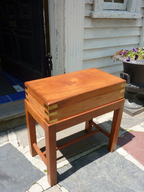 Box on Stand