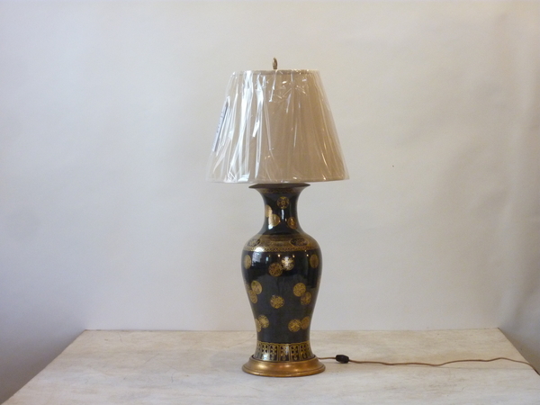 Chinese Porcelain Lamp