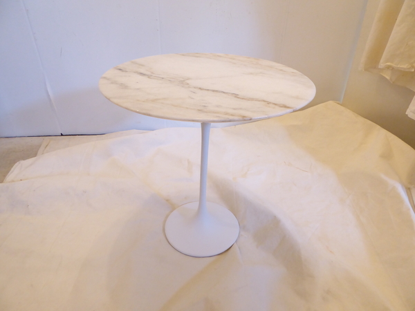 Eero Saarinen Knoll Side Table