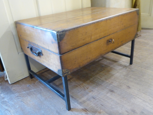 Paris Box on Stand