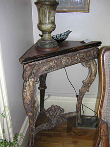 18th century Italian carved wood corner console