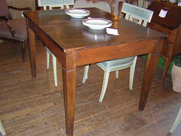 19th Century Italian Walnut Dining Table