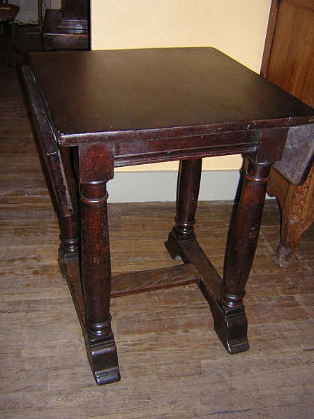 20th Century Italian Oak Pair of Drop Leaf Cafe Tables