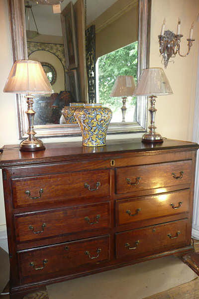 Double Dresser